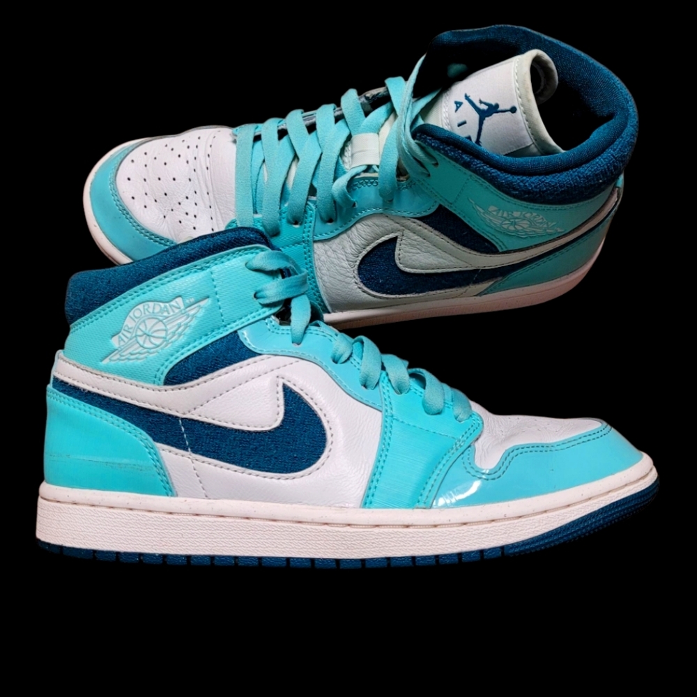 Nike Air Jordan 1 Mid Chenille Bleached Turquoise DZ3745-300 Womens Size 7